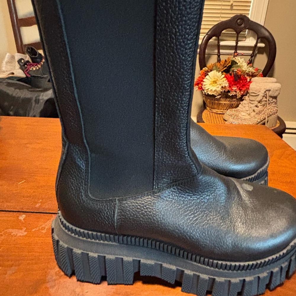 Black Chunky Platform Boots - Picture 4 of 7